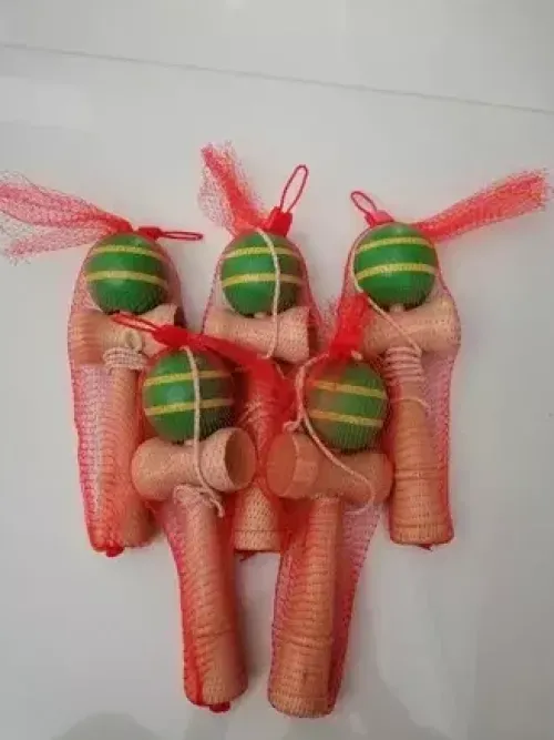 drewniana_kendama_apanie__4.webp DREWNIANA KENDAMA ŁAPANIE KULI GRA