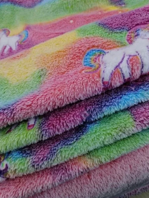 KOC ŚWIECĄCY W CIEMNOŚCI 150x200 JEDNOROŻEC UNICORN GLOW LEKKI PUSZYSTY