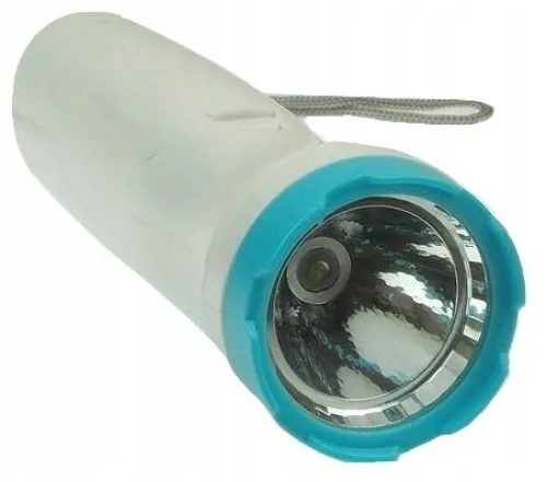 latarka_klasyczna_led_wie_3.webp Latarka Klasyczna LED Wielofunkcyjna Baterie 3xAA Przenośna Wielokolorowa