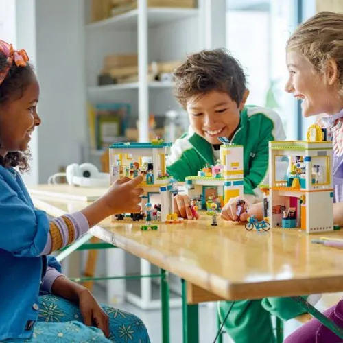 lego_friends__midzynarodo_4.webp LEGO Friends 41731 Międzynarodowa szkoła w Heartlake
