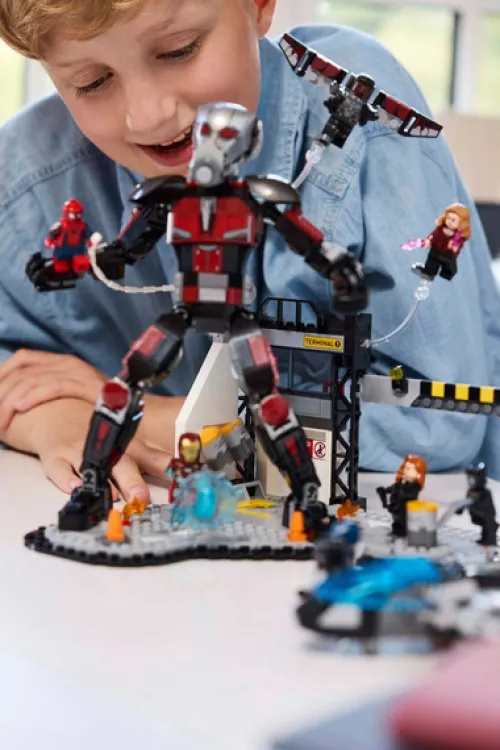 LEGO Marvel Super Heroes 76314 Kapitan Ameryka: Wojna bohaterów bitwa