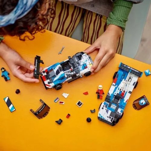 lego_speed_champions_samo_4.webp LEGO Speed Champions Samochody wyścigowe BMW M4 GT3 & BMW M Hybrid V8 76922